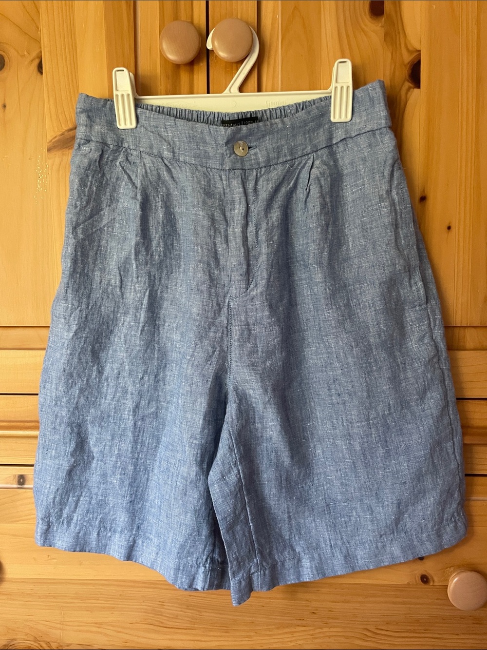 Tahari 100% linen shorts